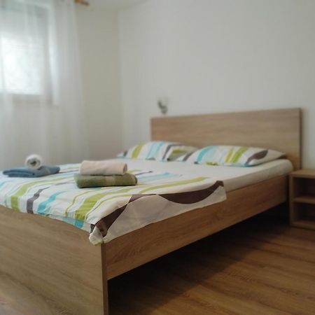 Apartman Tri Palme Gabonjin Exterior photo
