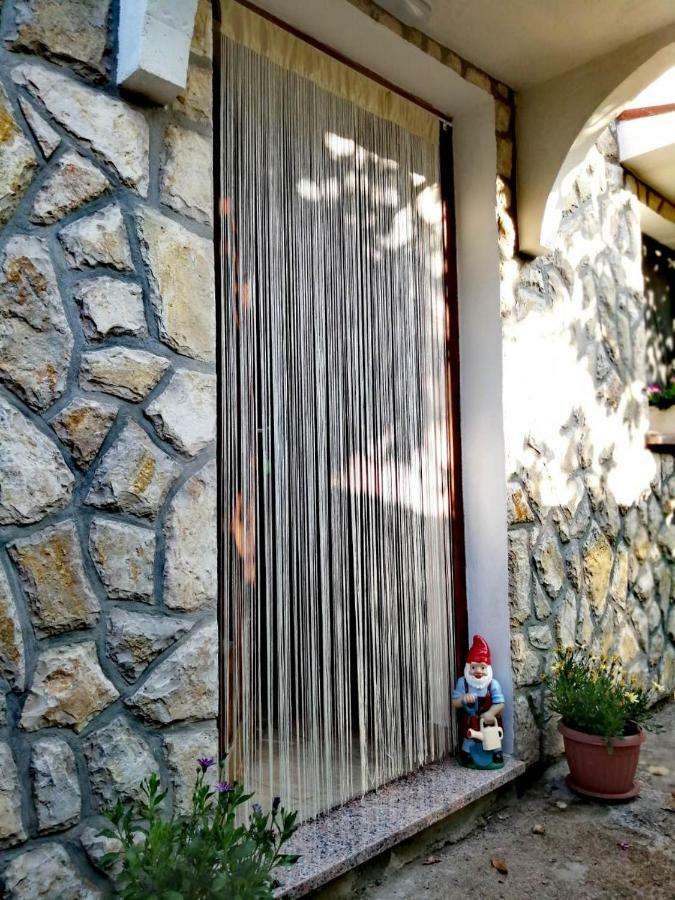 Apartman Tri Palme Gabonjin Exterior photo